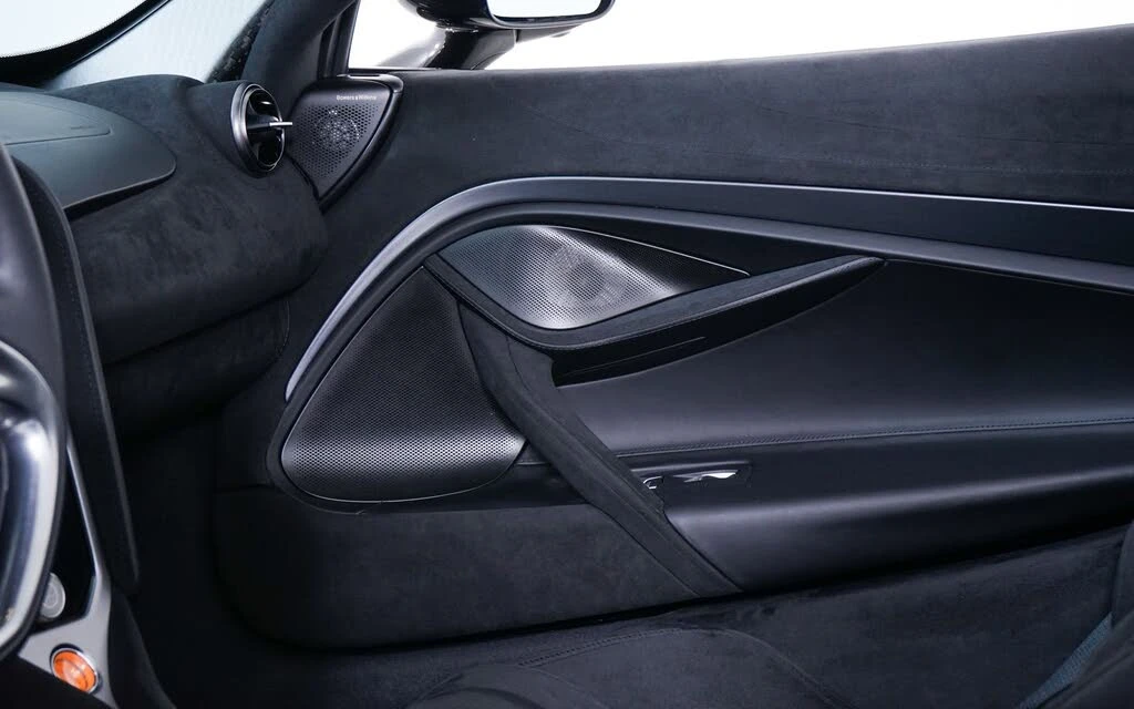 2026 McLaren 750S Spider - Image 26 of 28