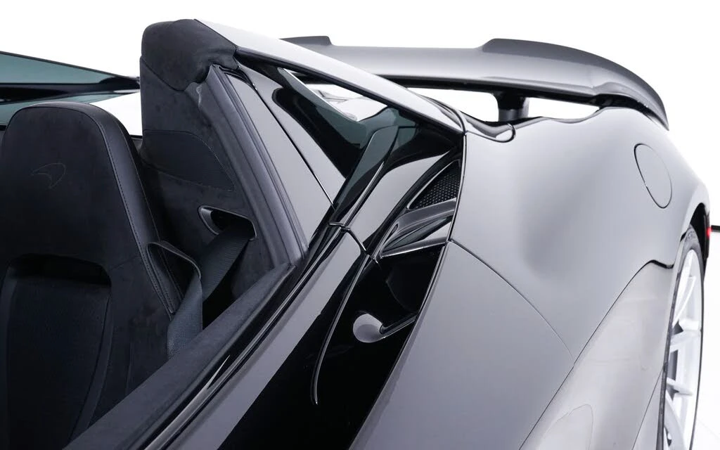 2026 McLaren 750S Spider - Image 18 of 28