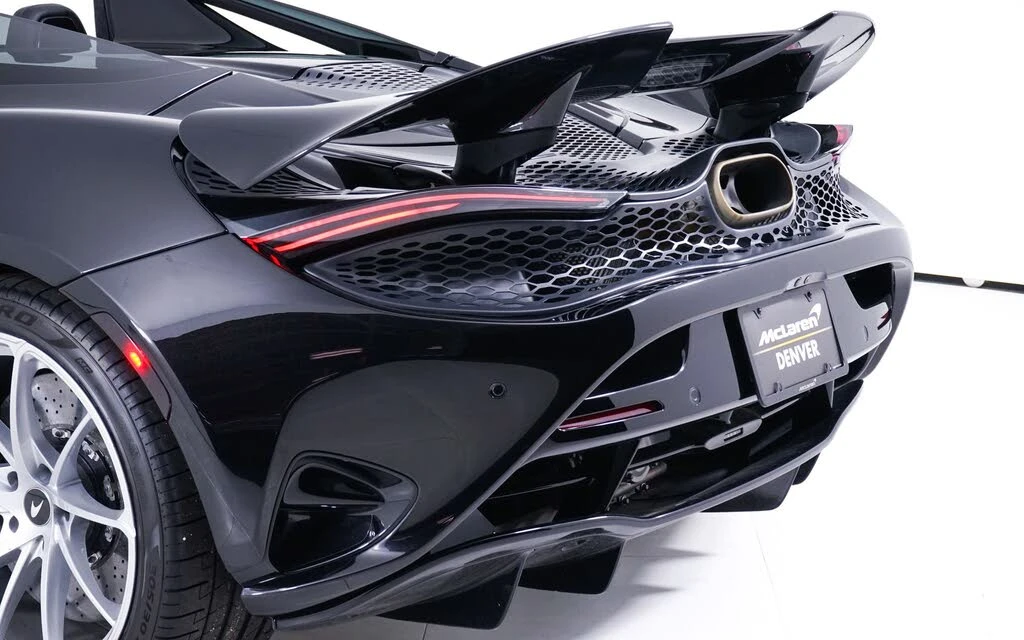2026 McLaren 750S Spider - Image 17 of 28