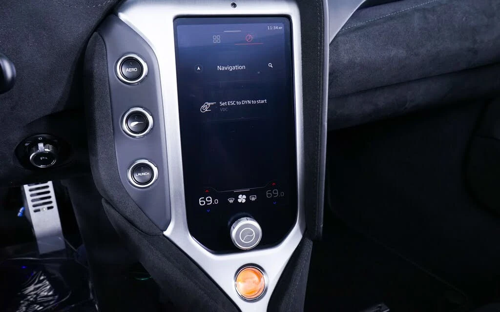 2026 McLaren 750S Spider - Image 24 of 28