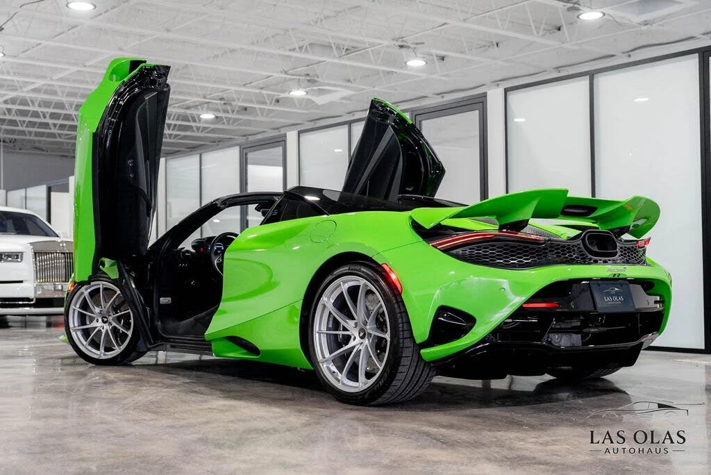 2026 McLaren 750S Spider - Image 17 of 31