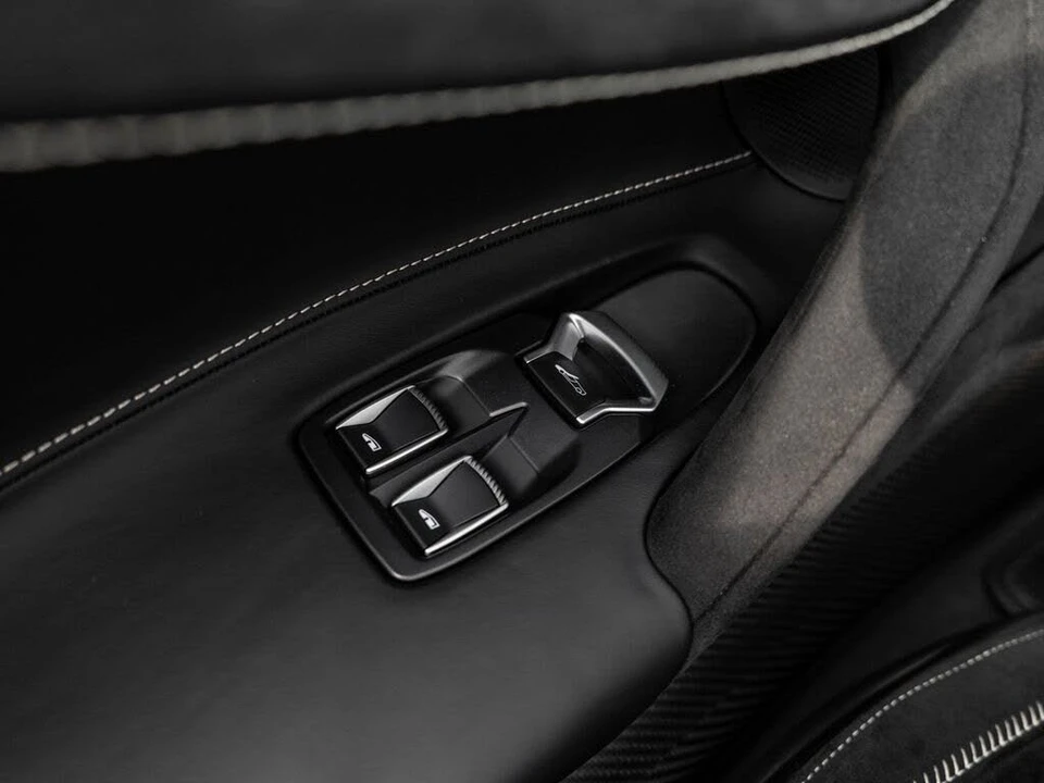 2026 McLaren 750S Spider - Image 22 of 31