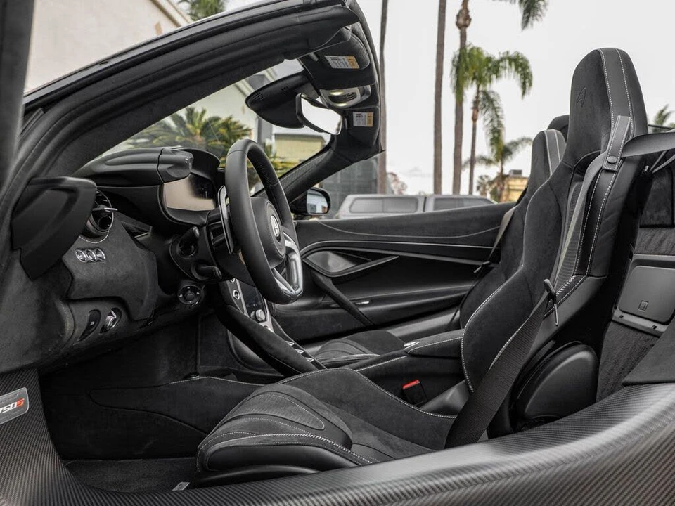 2026 McLaren 750S Spider - Image 24 of 31