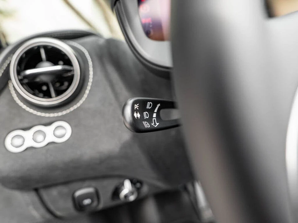 2026 McLaren 750S Spider - Image 29 of 31