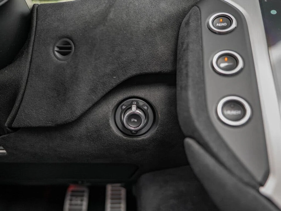 2026 McLaren 750S Spider - Image 17 of 31