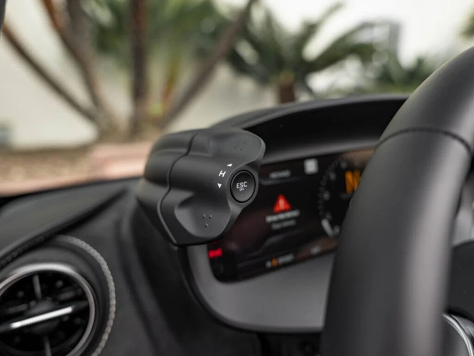 2026 McLaren 750S Spider - Image 15 of 31