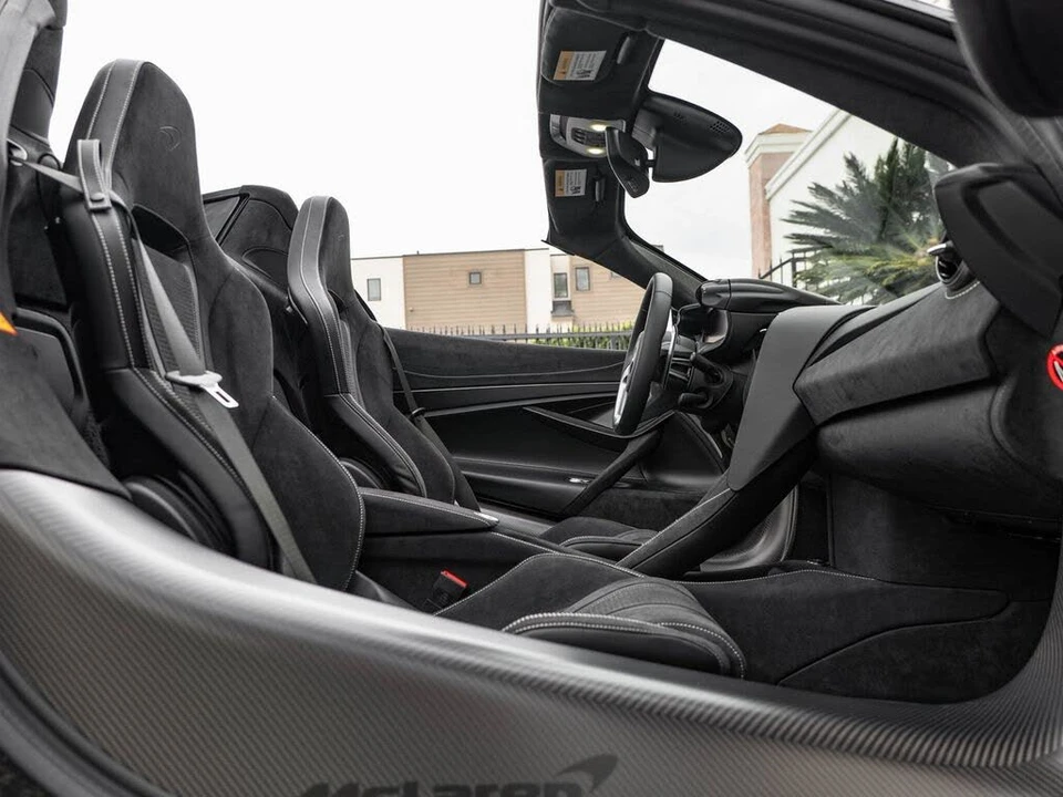 2026 McLaren 750S Spider - Image 11 of 31