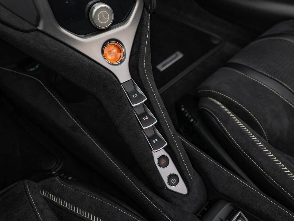2026 McLaren 750S Spider - Image 20 of 31