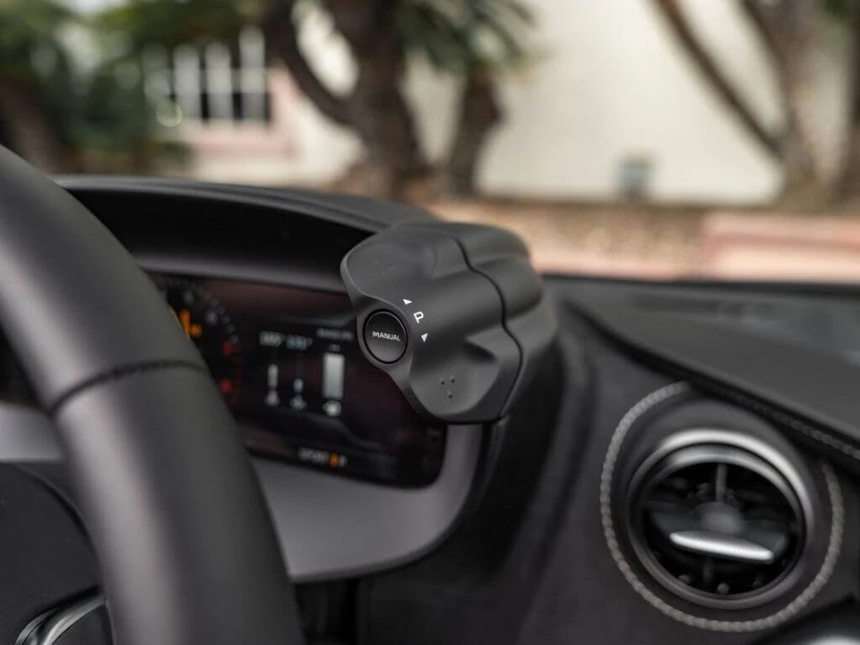 2026 McLaren 750S Spider - Image 16 of 31