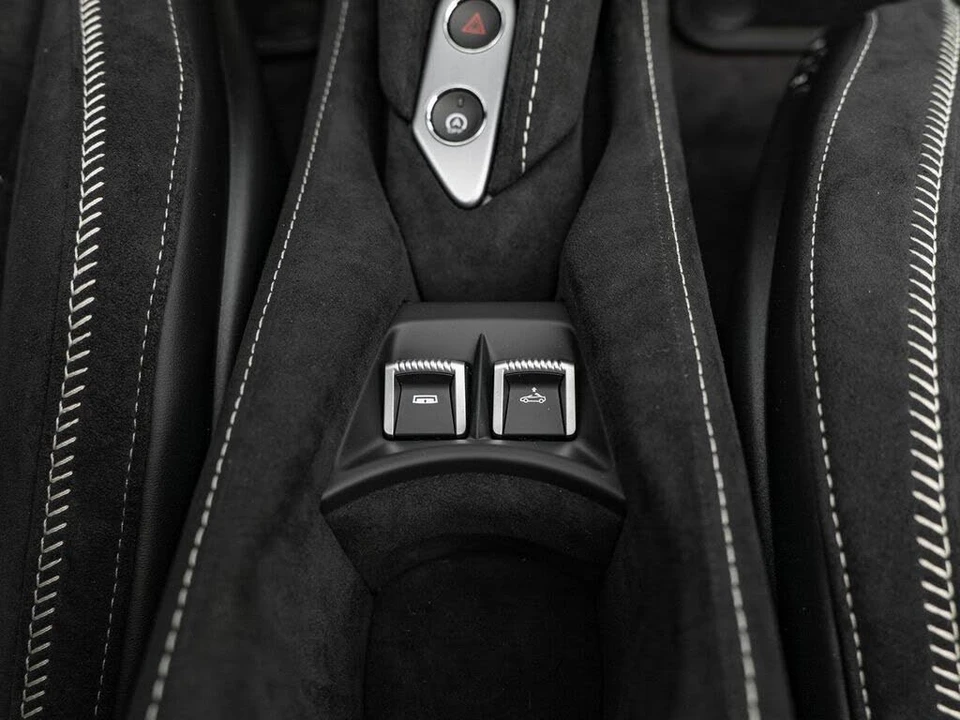 2026 McLaren 750S Spider - Image 21 of 31
