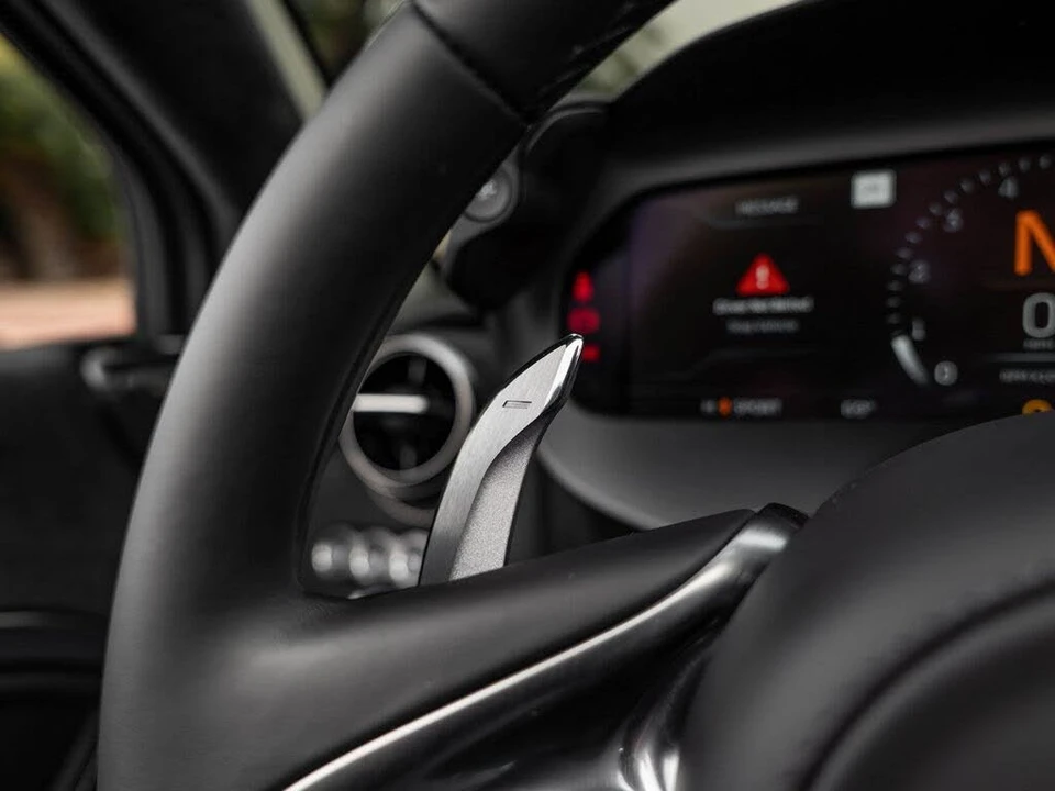 2026 McLaren 750S Spider - Image 14 of 31