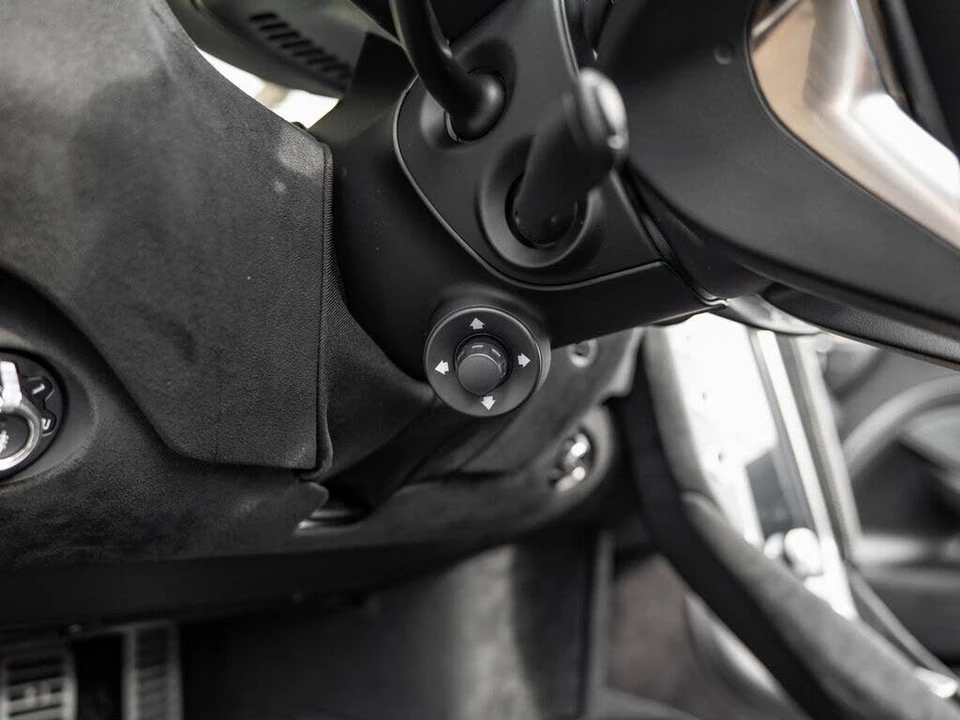 2026 McLaren 750S Spider - Image 28 of 31