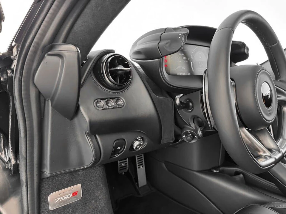 2026 McLaren 750S Spider - Image 17 of 31