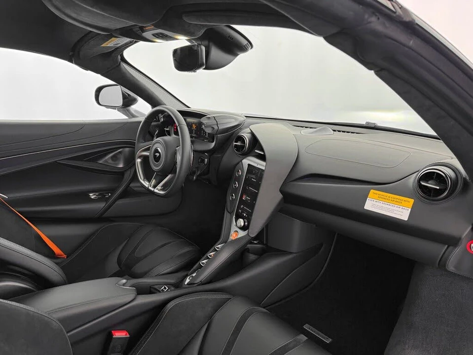2026 McLaren 750S Spider - Image 27 of 31