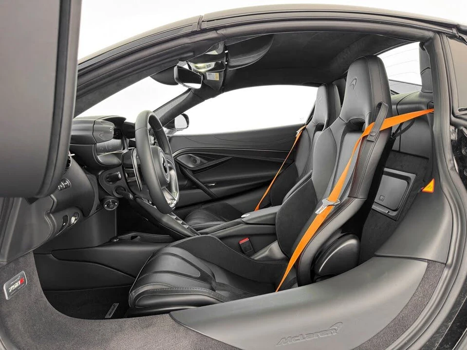 2026 McLaren 750S Spider - Image 14 of 31