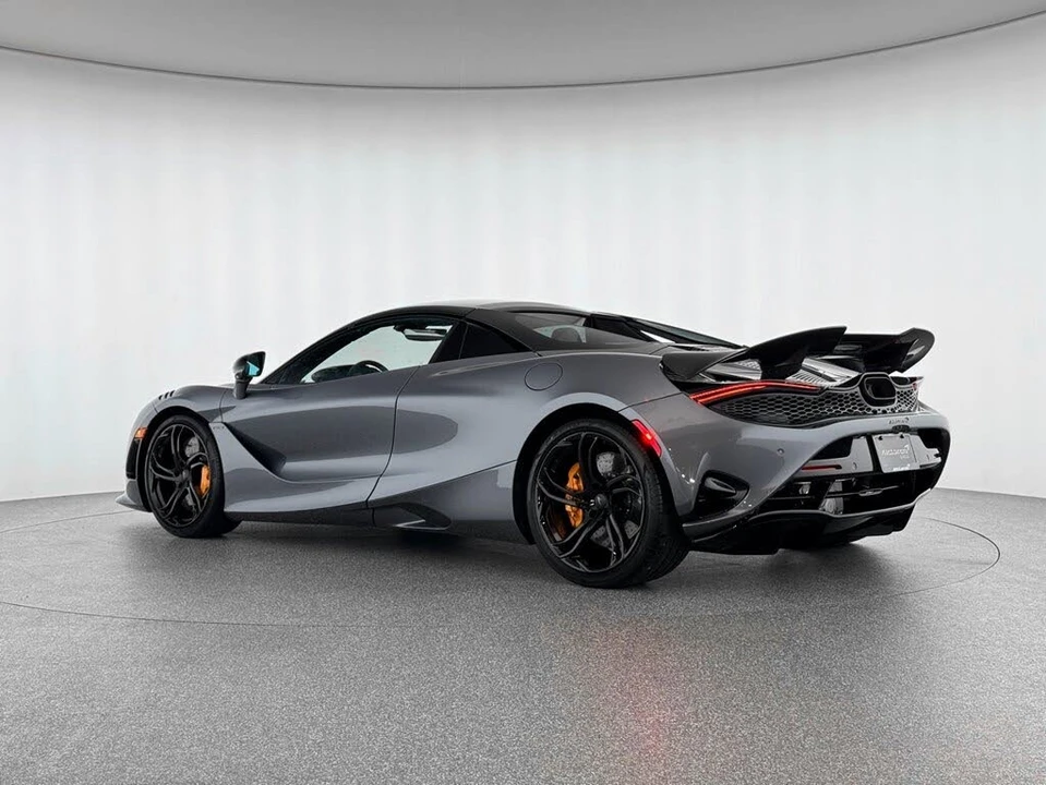 2026 McLaren 750S Spider - Image 3 of 31