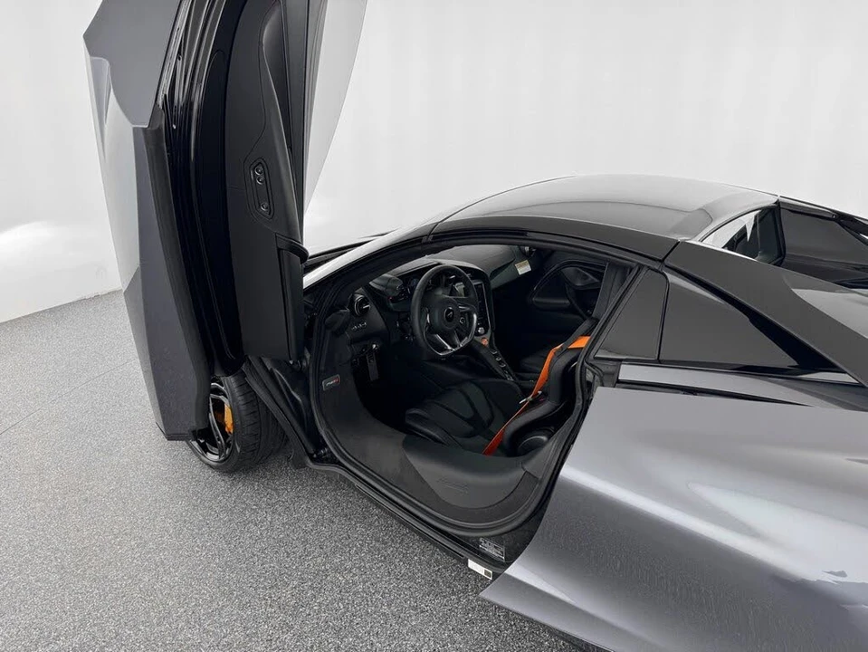 2026 McLaren 750S Spider - Image 12 of 31