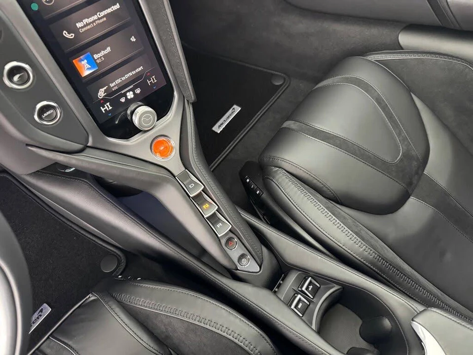 2026 McLaren 750S Spider - Image 21 of 31