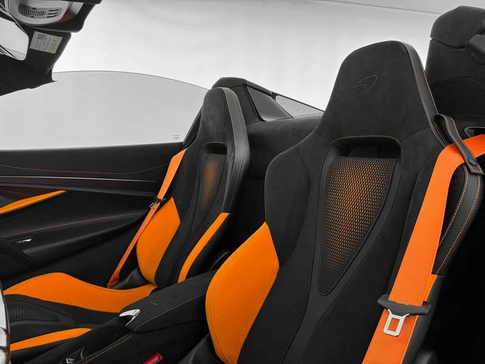 2026 McLaren 750S Spider - Image 15 of 31