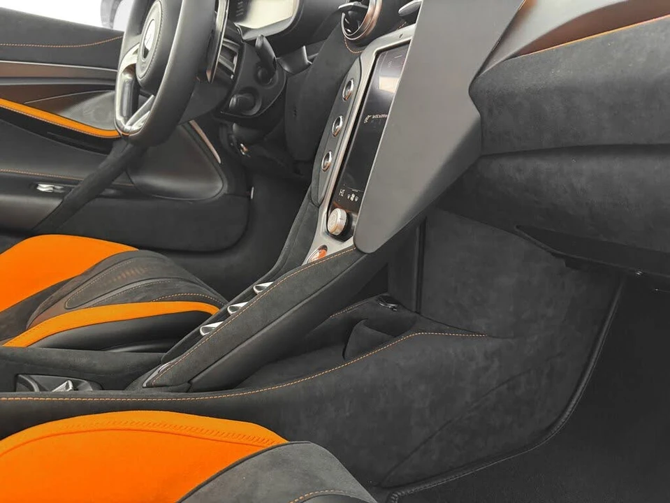 2026 McLaren 750S Spider - Image 27 of 31
