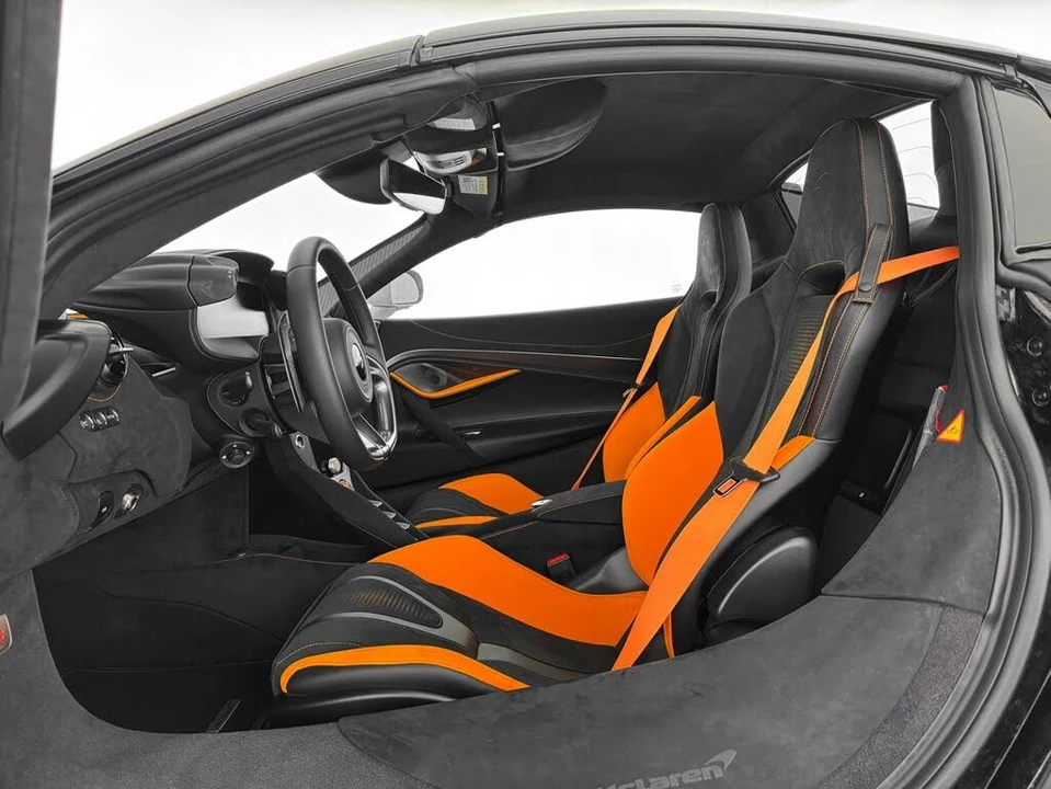2026 McLaren 750S Spider - Image 13 of 31