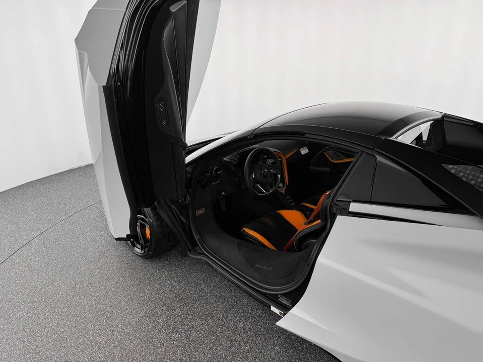 2026 McLaren 750S Spider - Image 12 of 31