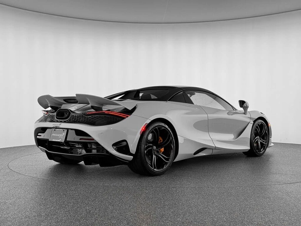 2026 McLaren 750S Spider - Image 6 of 31