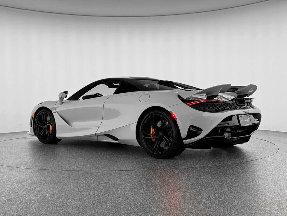 2026 McLaren 750S Spider - Image 3 of 31