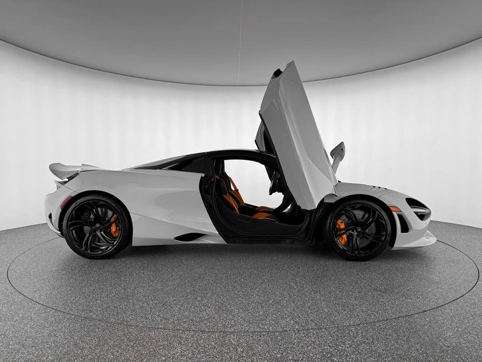 2026 McLaren 750S Spider - Image 7 of 31