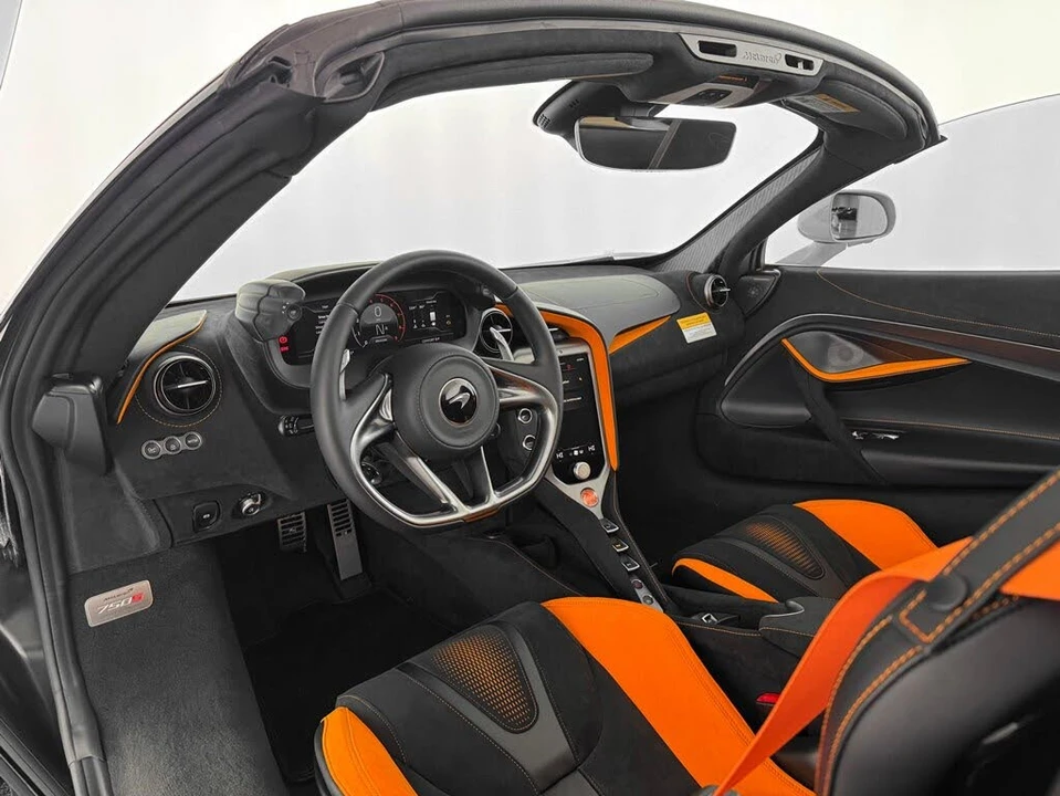 2026 McLaren 750S Spider - Image 16 of 31