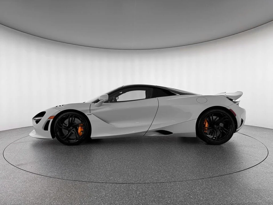 2026 McLaren 750S Spider - Image 2 of 31