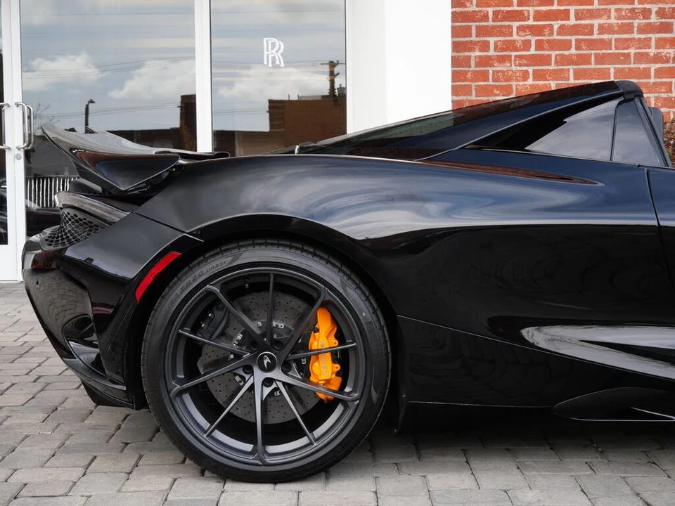 2026 McLaren 750S Spider - Image 17 of 31