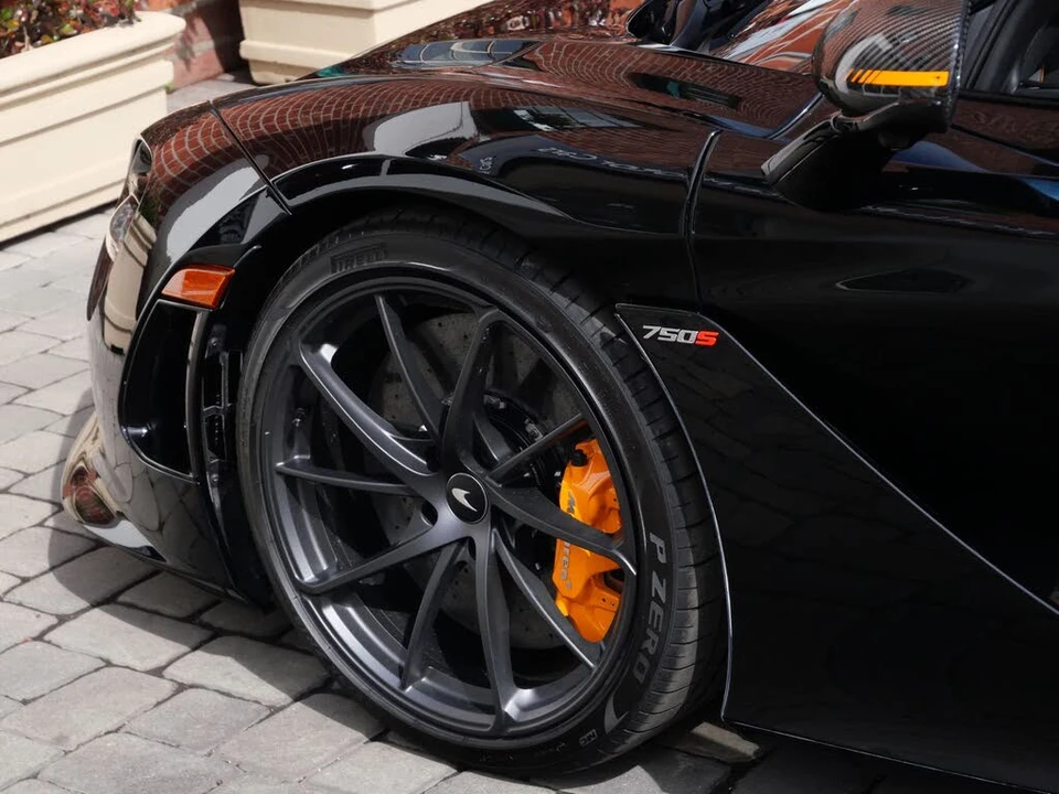 2026 McLaren 750S Spider - Image 14 of 31