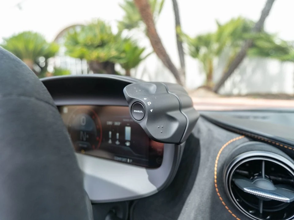 2026 McLaren 750S Spider - Image 17 of 31