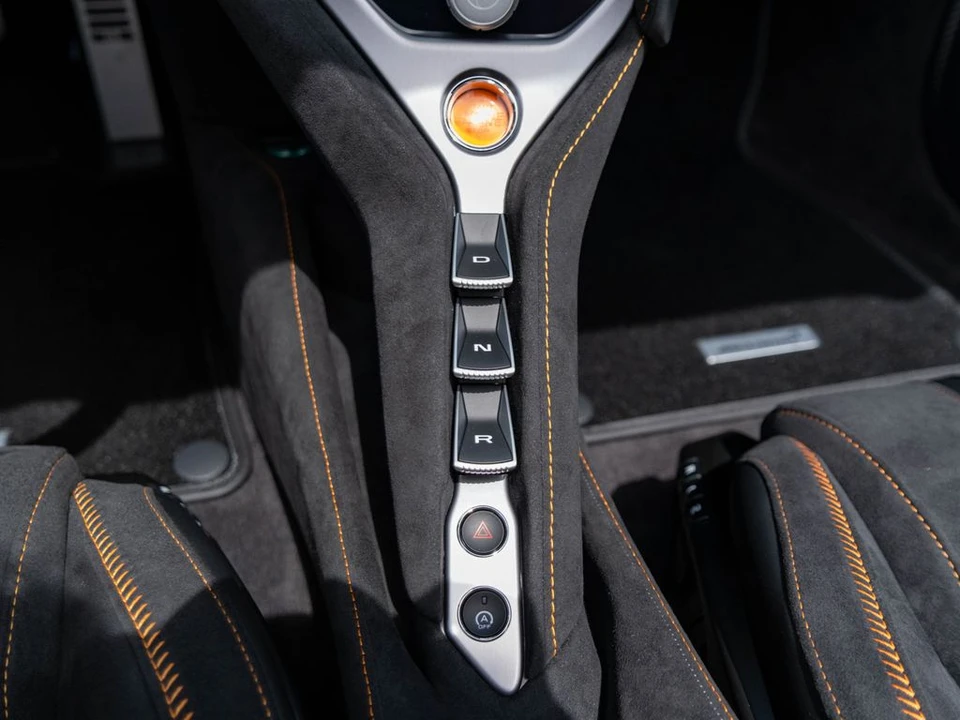 2026 McLaren 750S Spider - Image 19 of 31