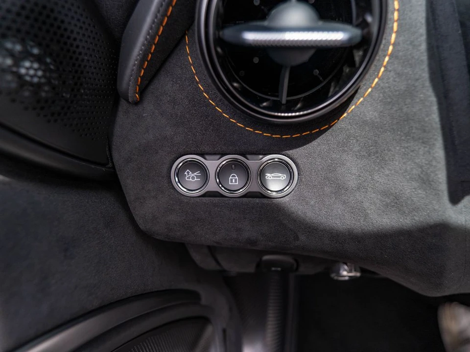 2026 McLaren 750S Spider - Image 15 of 31
