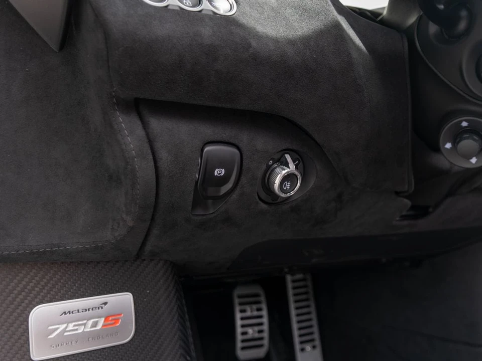 2026 McLaren 750S Spider - Image 24 of 31