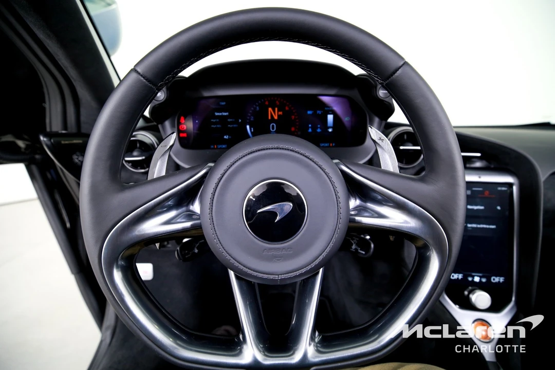 2026 McLaren 750S Spider - Image 16 of 31