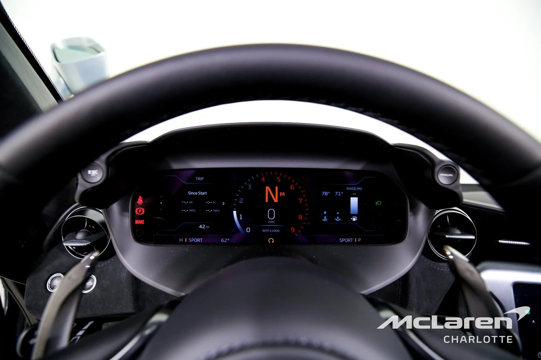 2026 McLaren 750S Spider - Image 15 of 31