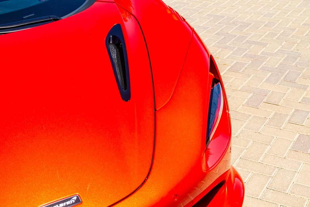 2026 McLaren - Image 23 of 31
