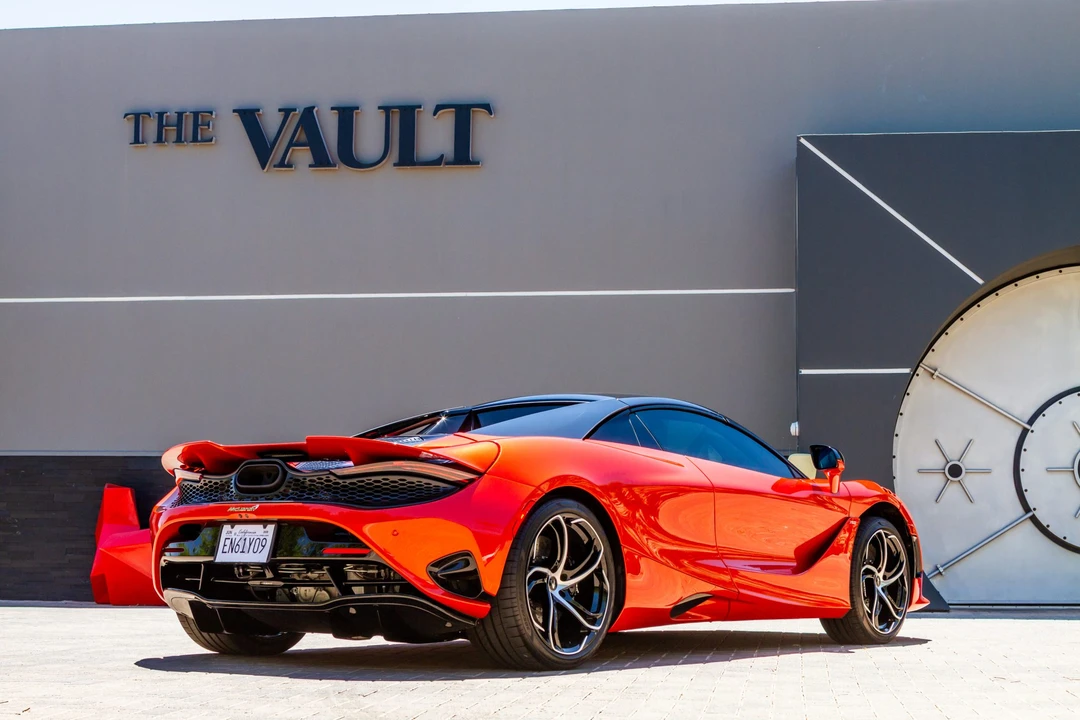 2026 McLaren - Image 13 of 31