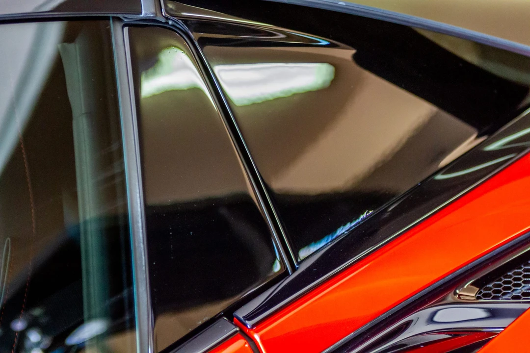 2026 McLaren - Image 28 of 31