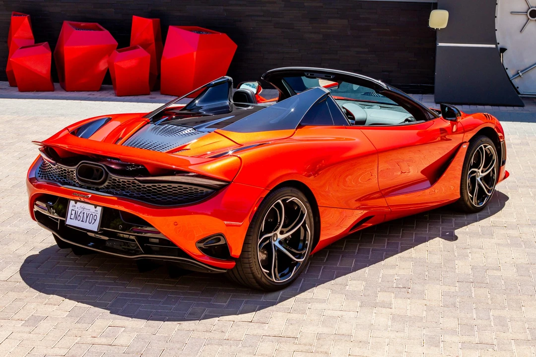2026 McLaren - Image 11 of 31