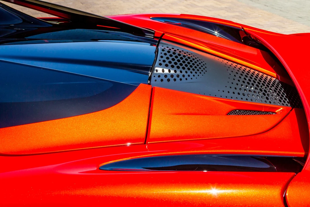 2026 McLaren - Image 29 of 31