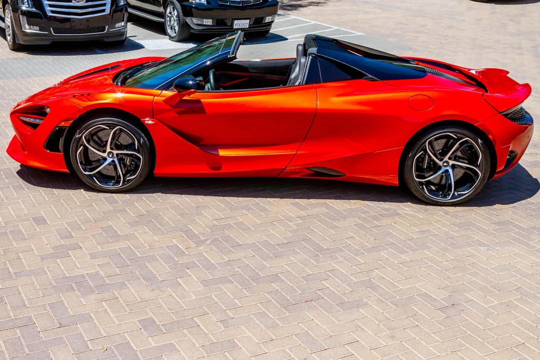 2026 McLaren - Image 17 of 31