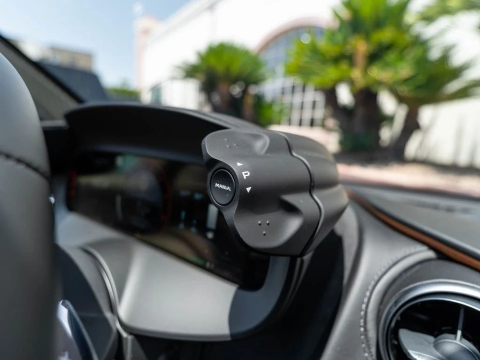 2026 McLaren 750S Spider - Image 15 of 31