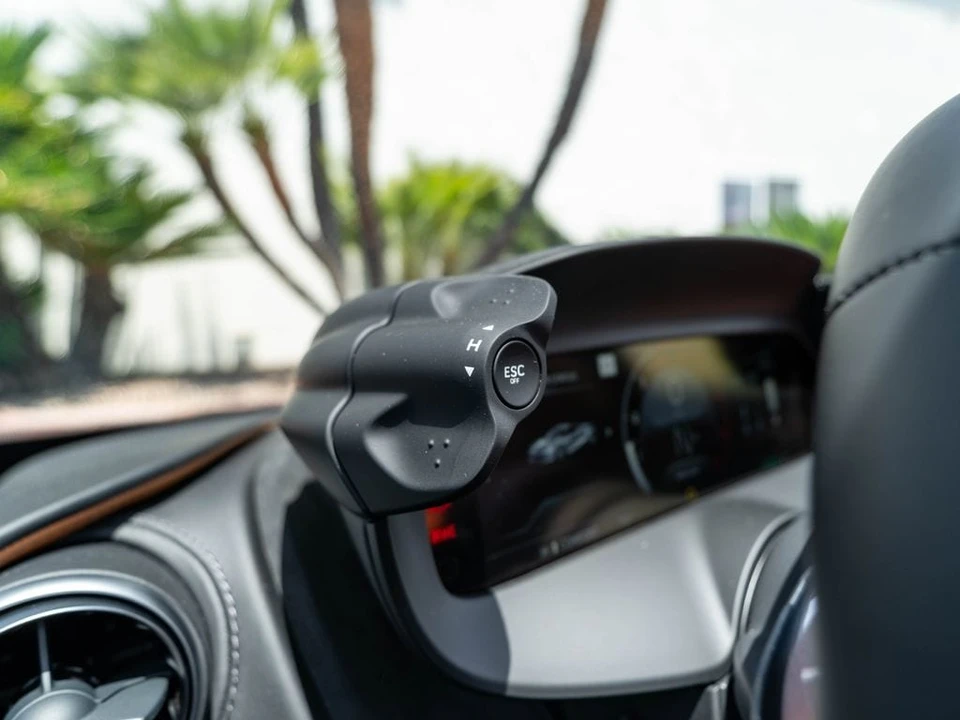 2026 McLaren 750S Spider - Image 16 of 31