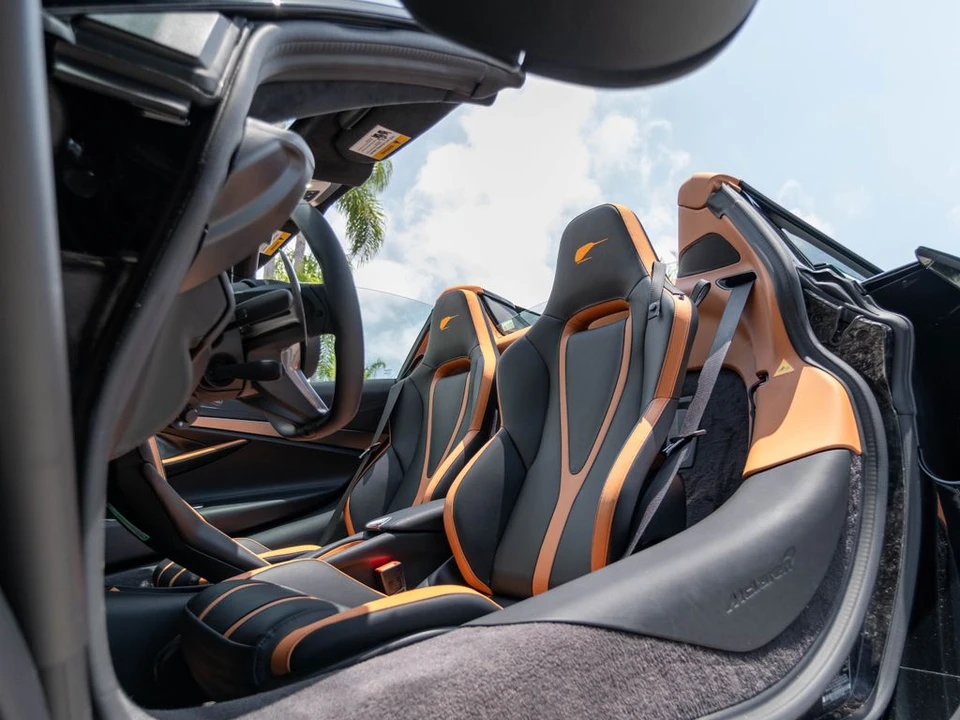 2026 McLaren 750S Spider - Image 21 of 31