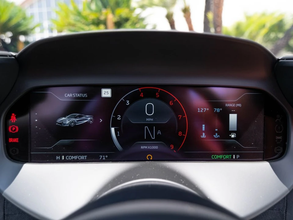 2026 McLaren 750S Spider - Image 13 of 31