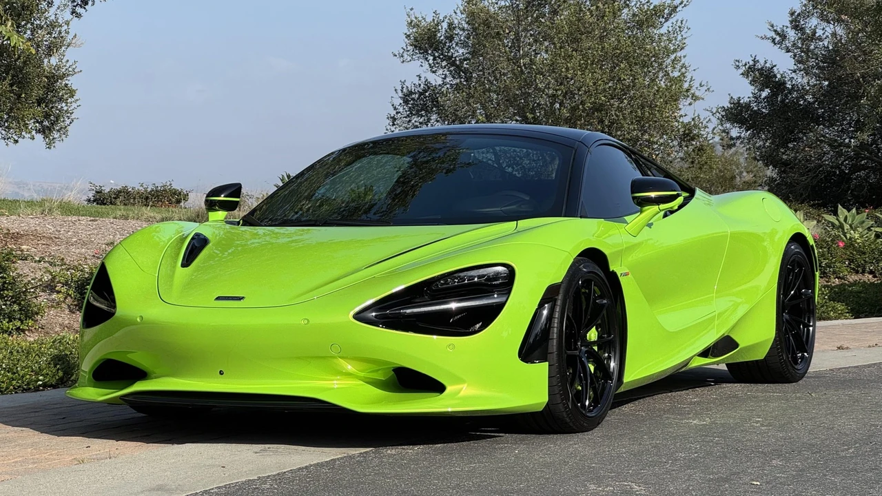 2026 McLaren 750S Spider - Image 2 of 31
